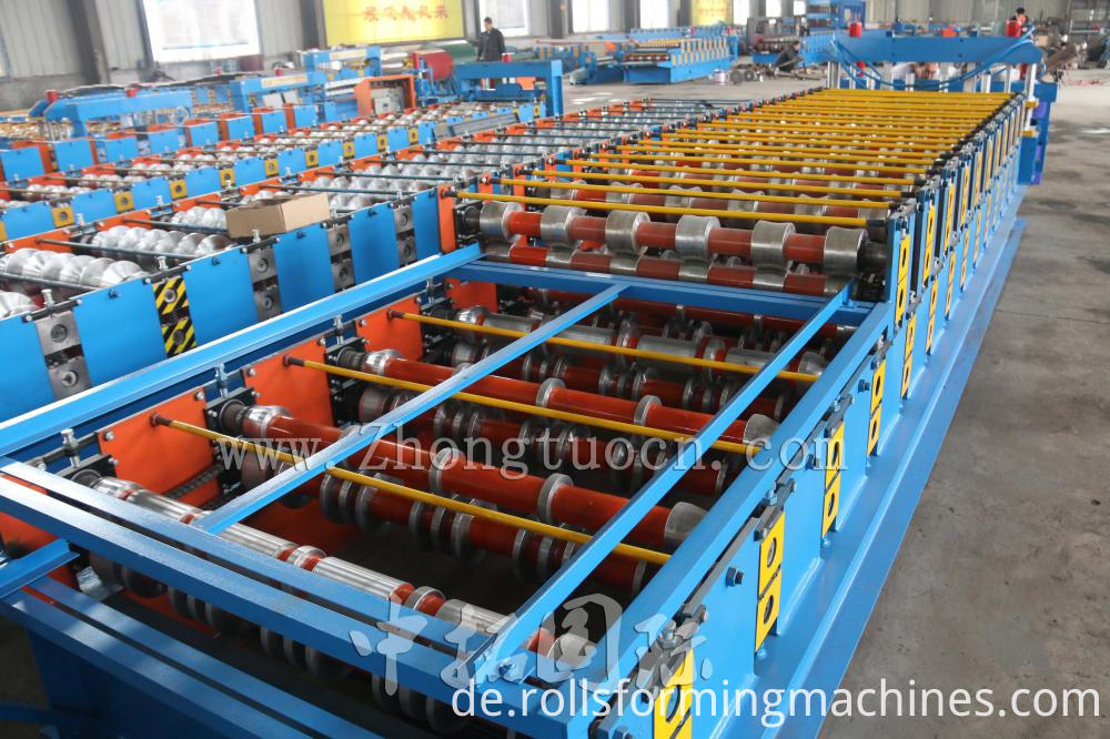 Doppelschicht-Profiliermaschine (20) Double Layer Roll Forming machine (20)